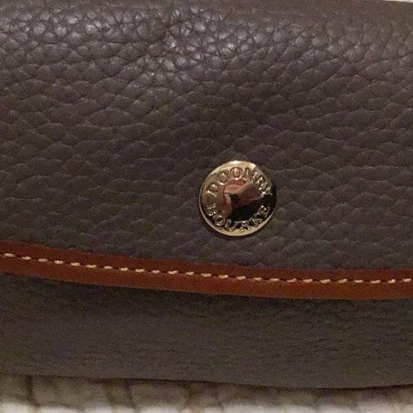Dooney & Bourke Elephant Gray Pebble Grain genuine leather Wristlet Pouch Wallet - Picture 2 of 10